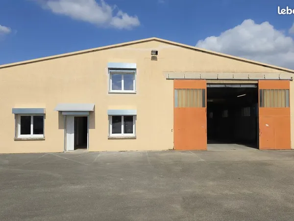 Local 214 m² Bourgoin-Jallieu 