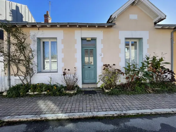 Maison T4 à étage avec véranda et studio indépendant - Nantes 