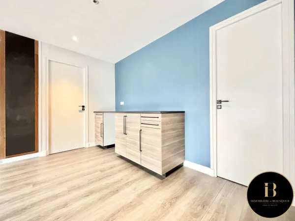 Local commercial 1 pièce 57 m² 