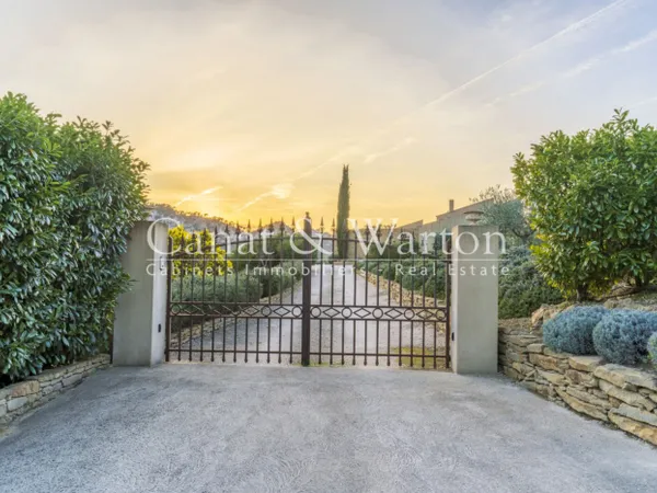 LE BEAUSSET - PROPRIETE D'EXCEPTION - VILLA DE PRESTIGE AU COEUR 