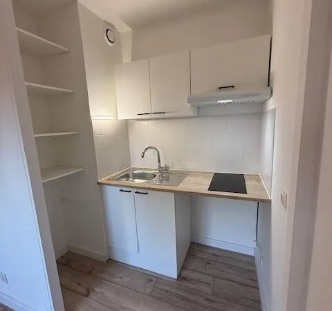 Studio 1 pièce 16 m² 