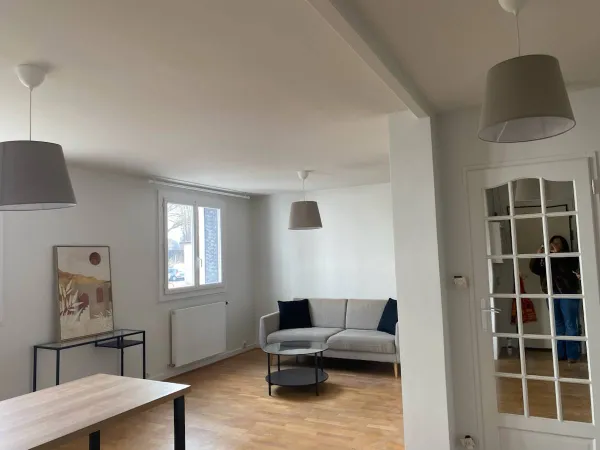Loue T2 meublé 54m² clilmatisé rdc surelevé refait à neuf Seyssinet Pariset 