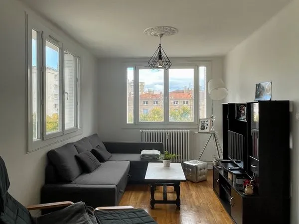 À vendre - Appartement T2 (ancien T3) de 58 m² copropriété sécurisée avec balcon - 