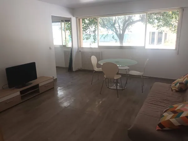 Studio 1 pièce 25 m² 