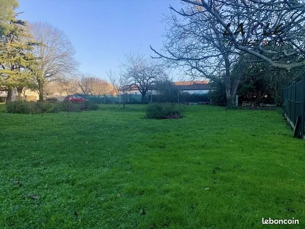 Terrain 665 m² Benet 