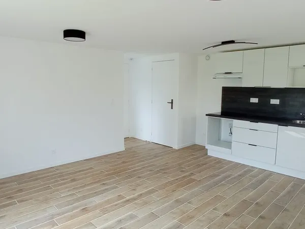 3 pièces avec stationnement et jardin 