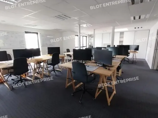 A LOUER - BUREAUX - SAINT-MALO - SECTEUR PARAME - 92 m² 