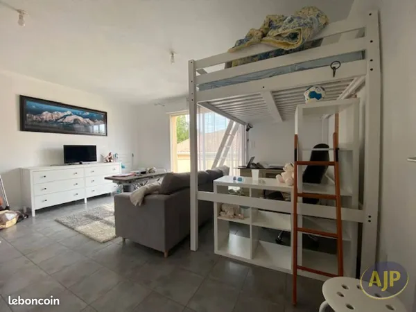 Studio 1 pièce 30 m² 