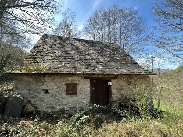 A vendre grange en zone naturelle et son terrain 