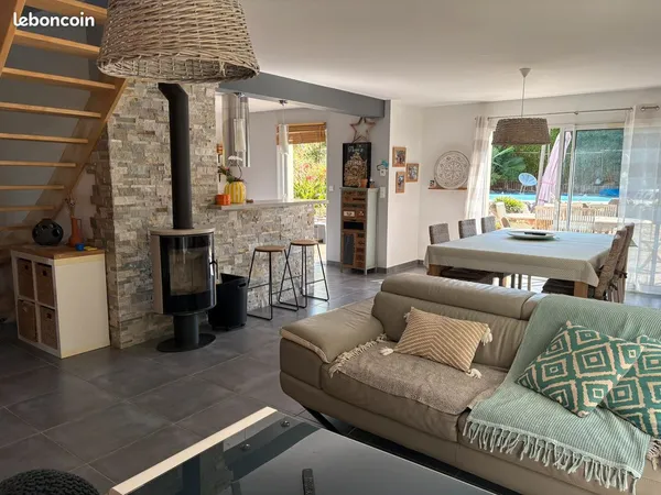 Maison contemporaine 139 m² - Piscine chauffée - Bord de Loire 
