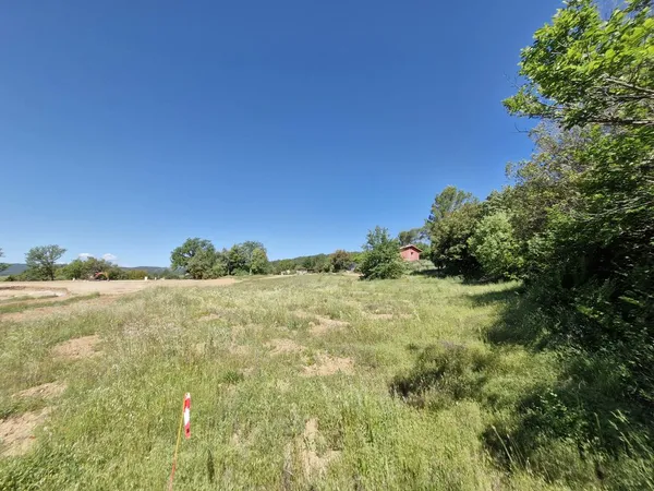 Très beau terrain constructible à saisir 