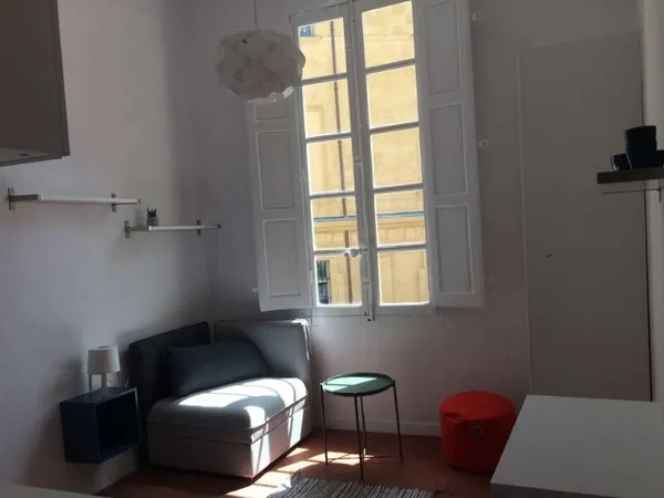 Studio 1 pièce 17 m² 