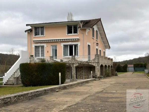 Maison 8 pièces 250 m² 