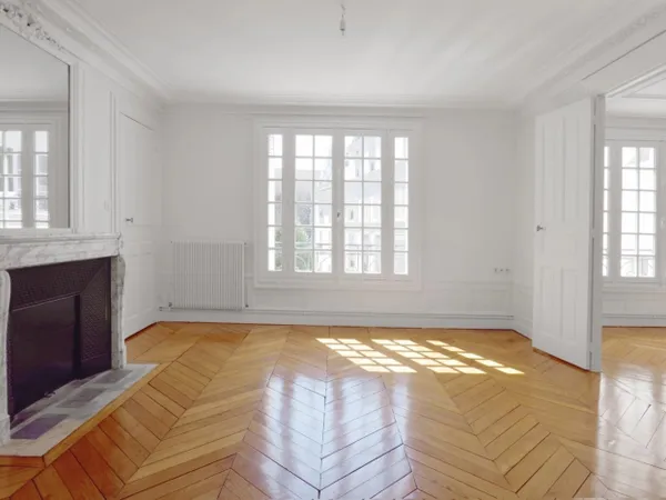 PARIS VIII - QUARTIER EUROPE - SUPERBE 5 PIÈCES FAMILIAL 103 m² 