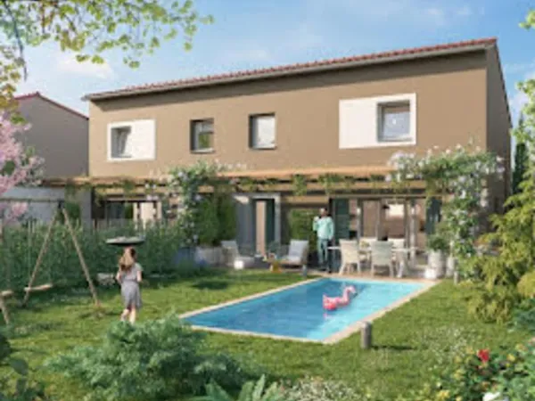 * POURRIÈRES - TERRAIN CONSTRUCTIBLE AVEC PISCINE 