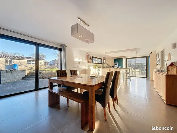 Maison 8 pièces 200 m² 