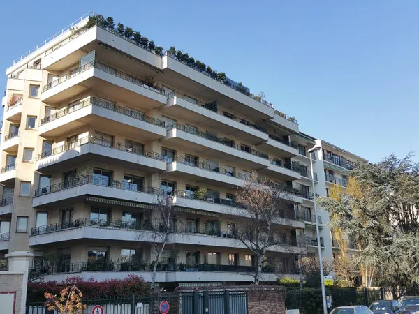 Loue F3 50m² Courbevoie Bécon, lumineux calme et refait à neuf 