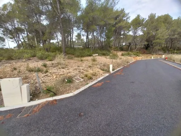 Terrain 680 m² 