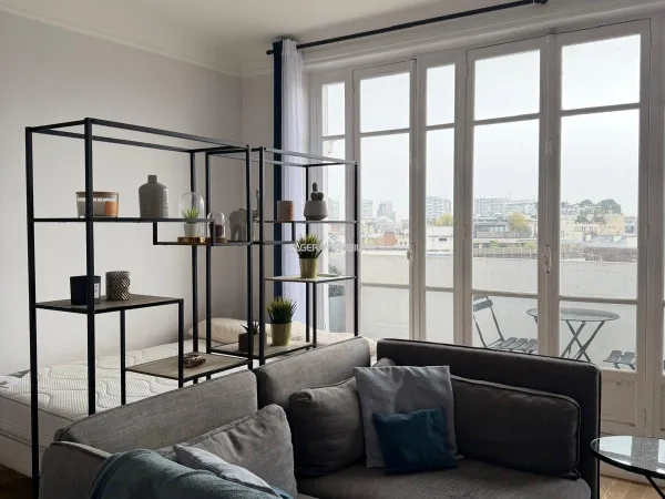 GRAND et BEAU STUDIO - meublé - PASSY 