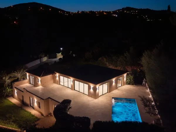 Villa Moderne d'Exception - Magnifique Vue Mer sur le Golfe de Saint-Tropez 