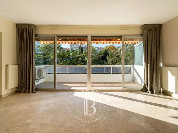 A vendre - 13008 - CARRE D'OR - APPARTEMENT - TERRASSE - GARAGE 