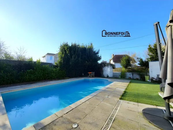 Maison 9 pièces 305 m² 