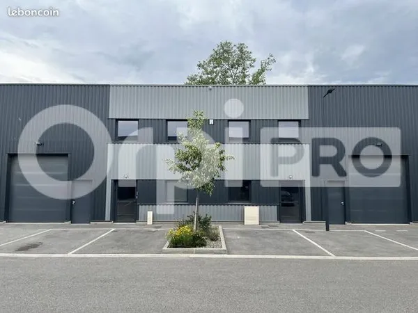Bureau 56 m² 