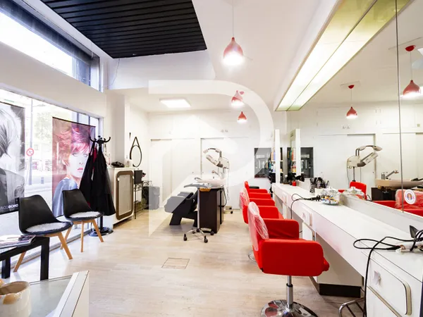Murs 30M2 Salon de coiffure Marseille 13004 