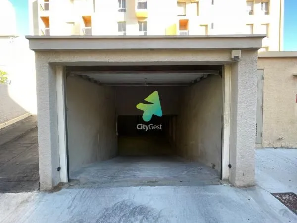 Garage/box 15 m² Canet En Roussillon 