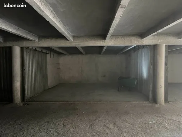 Double garage avec accès direct à l'Erdre 