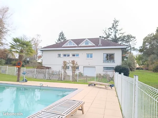 Maison 11 pièces 300 m² 