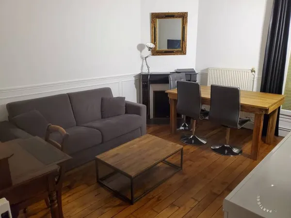 Location meublée appartement 2 pièces 43 m² Paris 