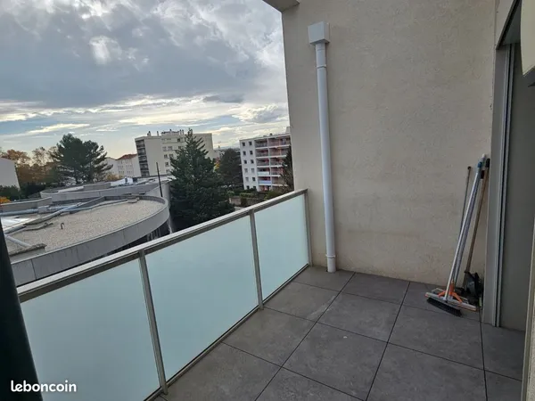 T4 attique avec terrasse - résidence récente 2021 - calme absolu (Villeurbanne Croix-Luizet / 