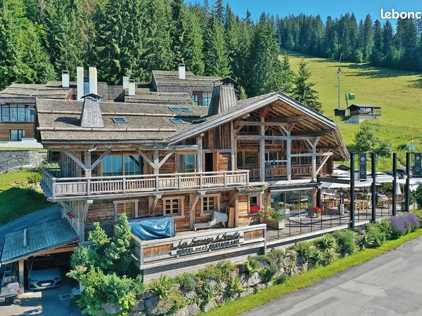 Maison 14 pièces 1566 m² 