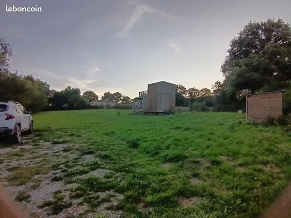 Terrain constructible 2172m² avec petite maison en bois à Peyrilhac (87) 