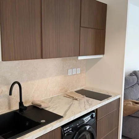 Studio lumineux à louer - immeuble neuf, 6e étage 