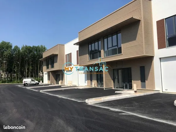 Local bureaux 221 m² 
