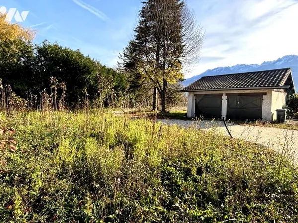 Terrain 725 m² 