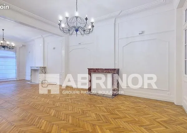 Maison 8 pièces 256 m² 