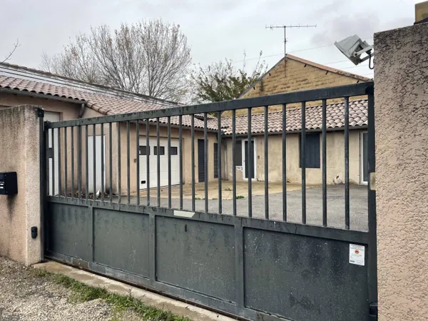 Local d'activité 220 m² 