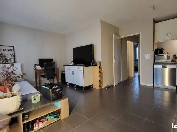 🏡 T3 68 m² avec ascenseur, double garage et balcons - Tram E 
