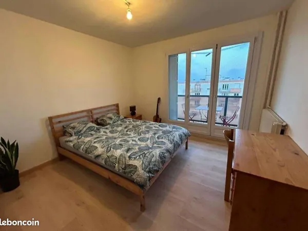 Colocation 3 chambres esplanade 