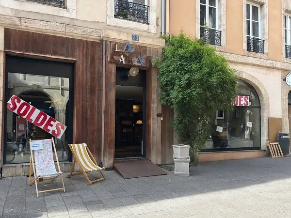 Local commercial 102 m² 