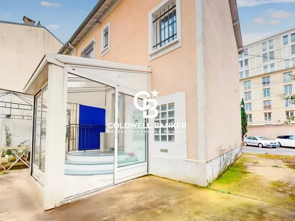 Maison de charme 3 pièces avec jardin et garage 