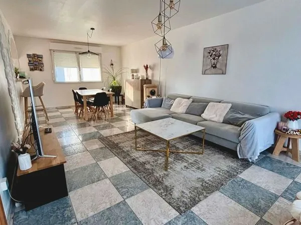 Maison mitoyenne 92 m² - 5 Pièces - Calme, proche commodités, axe routier, idéale famille ou 