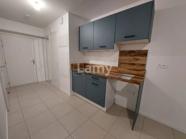 Studio 1 pièce 27 m² 
