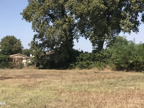 Terrain 600 m² Roaillan 