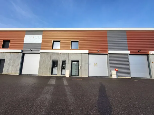 Local d'activité 203 m² 