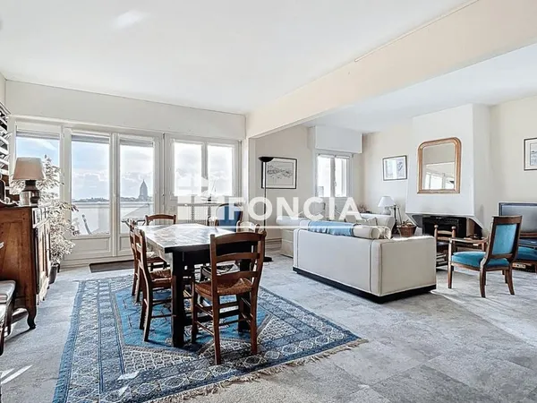 Appartement 6 pièces 182 m² 