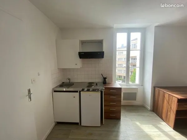 Studio 1 pièce 24 m² 